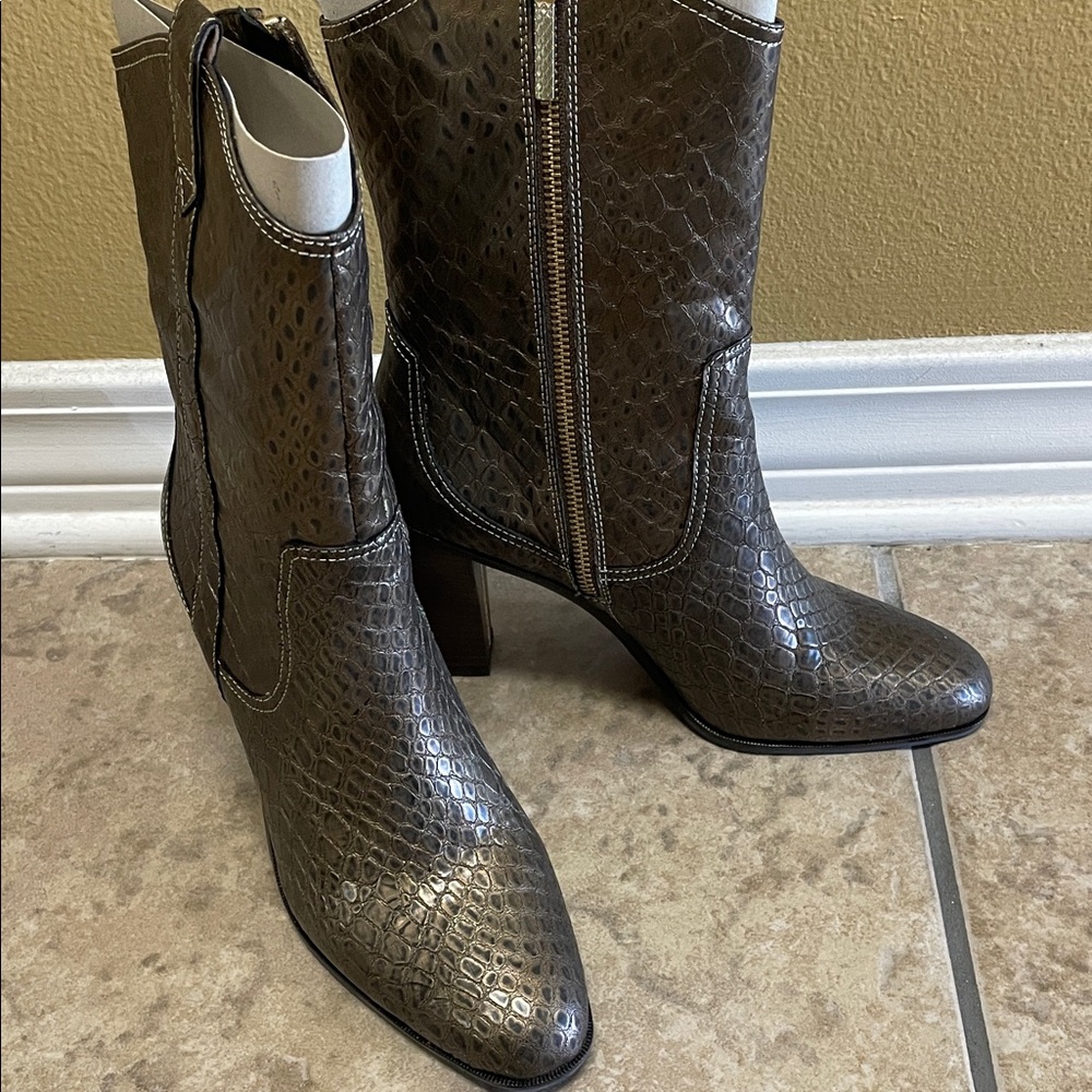 Antique Cobra - Donald J Pliner Boots - NEW! Women’s 9.5, Zip Closure